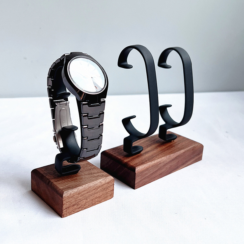 C-förmiger Uhrenhalter aus Hol – Jewelry And Watches Inc Bewertung und Preis