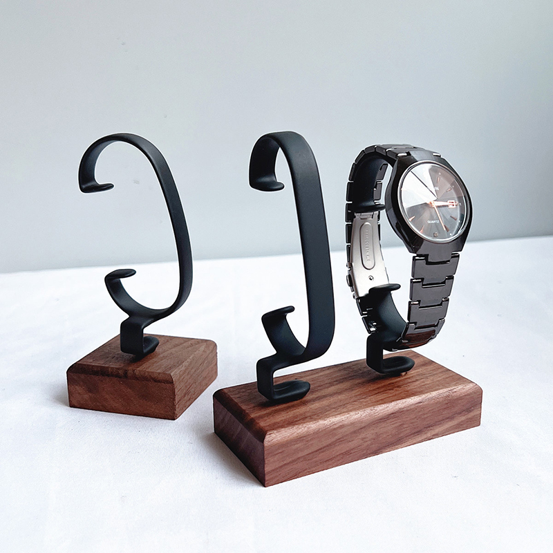 C-förmiger Uhrenhalter aus Hol – Jewelry And Watches Inc Bewertung und Preis