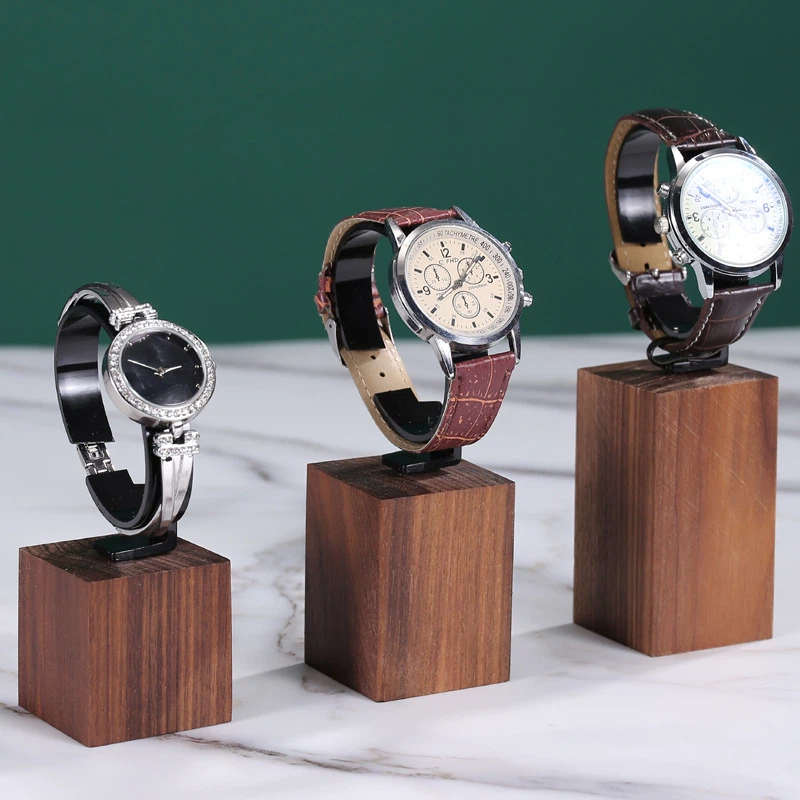Neuer C-förmiger Uhrenständer  – Jewelry And Watches Inc Bewertung und Preis